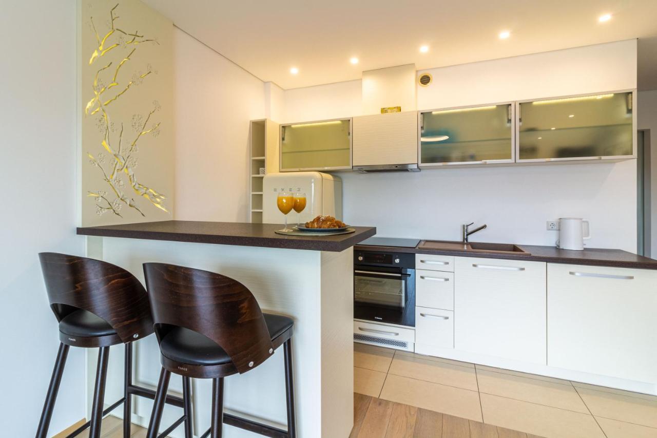 Cohost I Sunny Center Apt, Covered Parking, Balcony & Self Check-In Kaunas Bagian luar foto