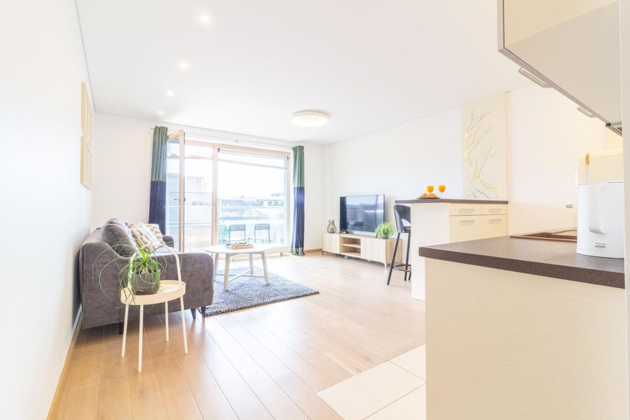 Cohost I Sunny Center Apt, Covered Parking, Balcony & Self Check-In Kaunas Bagian luar foto