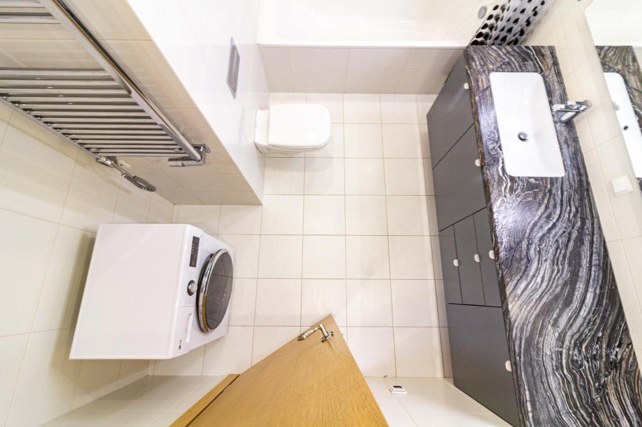 Cohost I Sunny Center Apt, Covered Parking, Balcony & Self Check-In Kaunas Bagian luar foto
