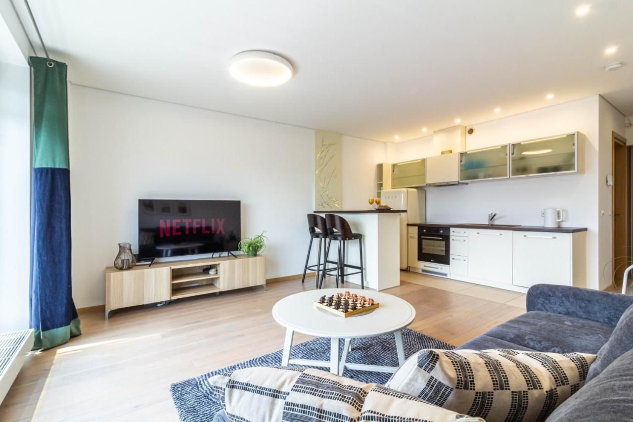 Cohost I Sunny Center Apt, Covered Parking, Balcony & Self Check-In Kaunas Bagian luar foto