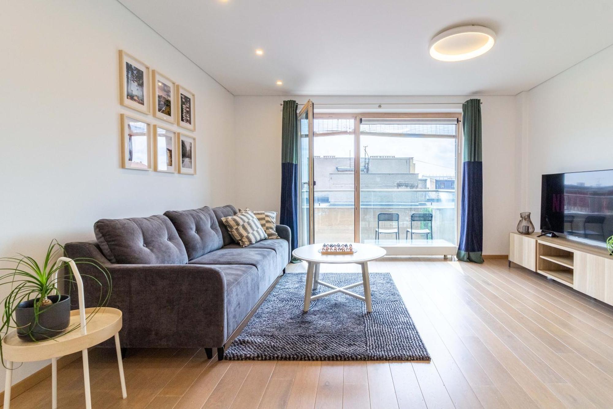 Cohost I Sunny Center Apt, Covered Parking, Balcony & Self Check-In Kaunas Bagian luar foto
