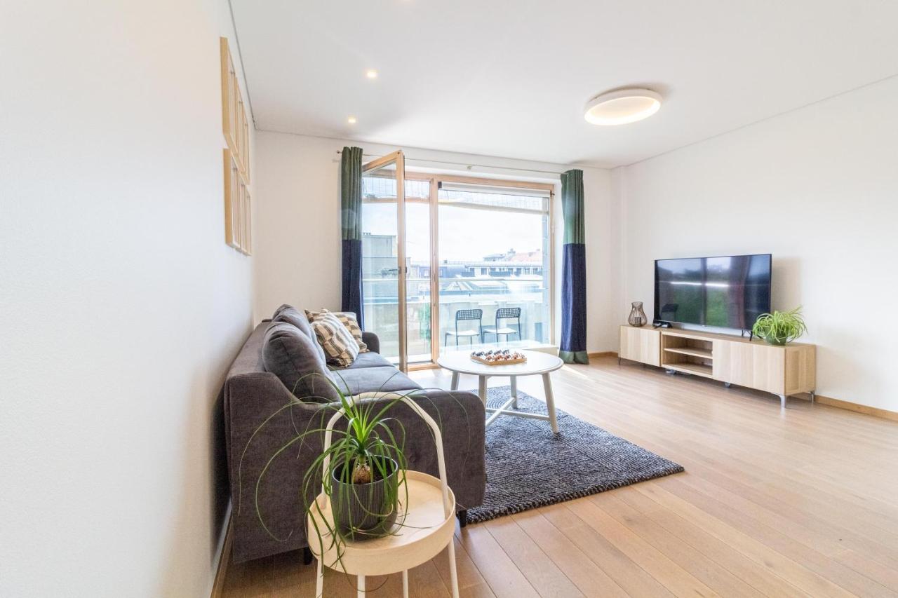 Cohost I Sunny Center Apt, Covered Parking, Balcony & Self Check-In Kaunas Bagian luar foto